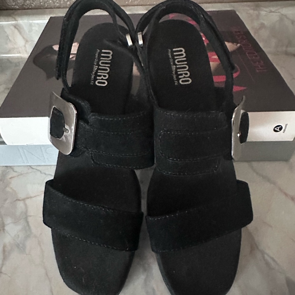 Munro Black and Silver Sandals with Low Block Heel - Picture 6 of 10